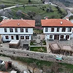 Ikiz Konaklar